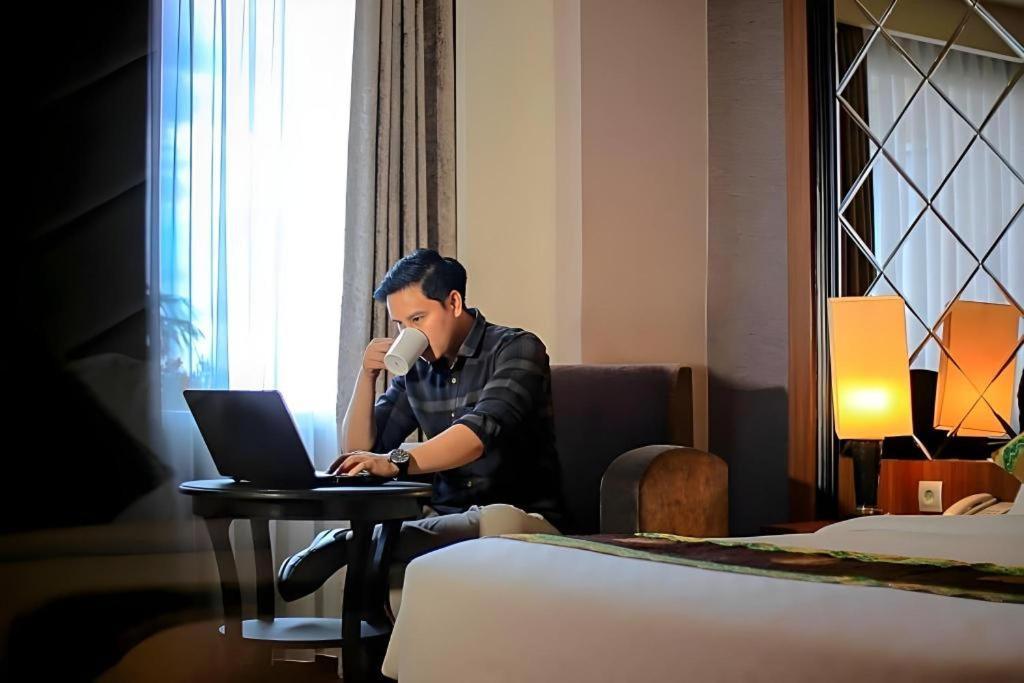 Grand Qin Hotel Banjarbaru Esterno foto