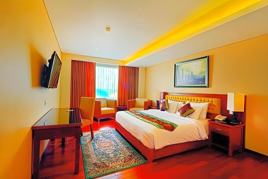 Grand Qin Hotel Banjarbaru Esterno foto