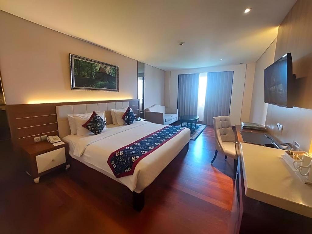 Grand Qin Hotel Banjarbaru Esterno foto