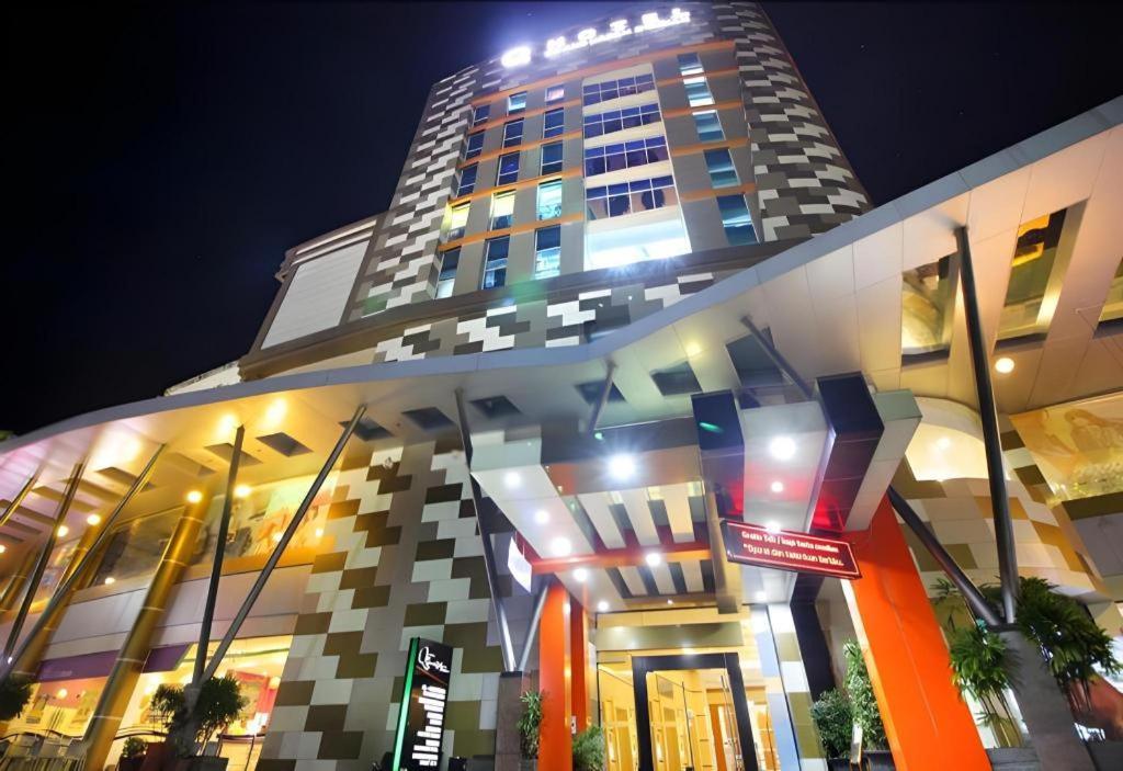 Grand Qin Hotel Banjarbaru Esterno foto