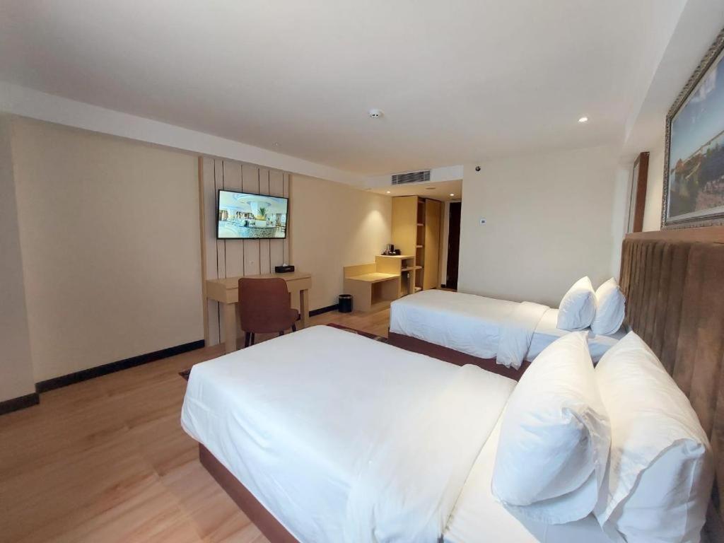 Grand Qin Hotel Banjarbaru Esterno foto