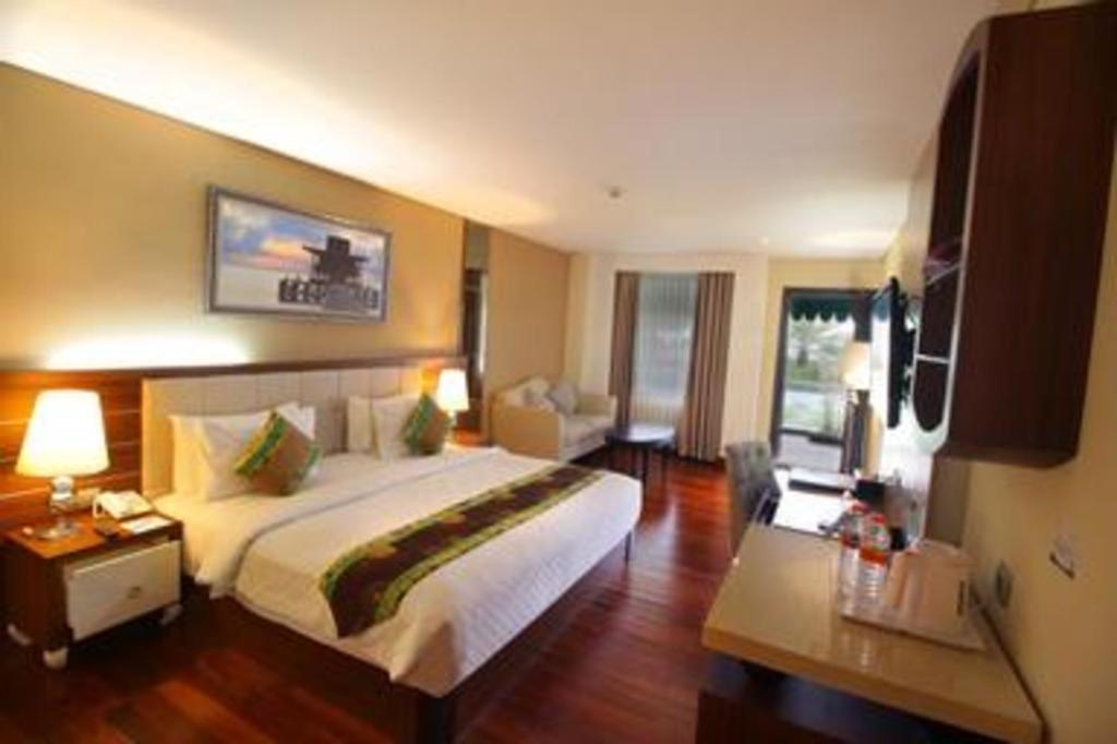 Grand Qin Hotel Banjarbaru Esterno foto