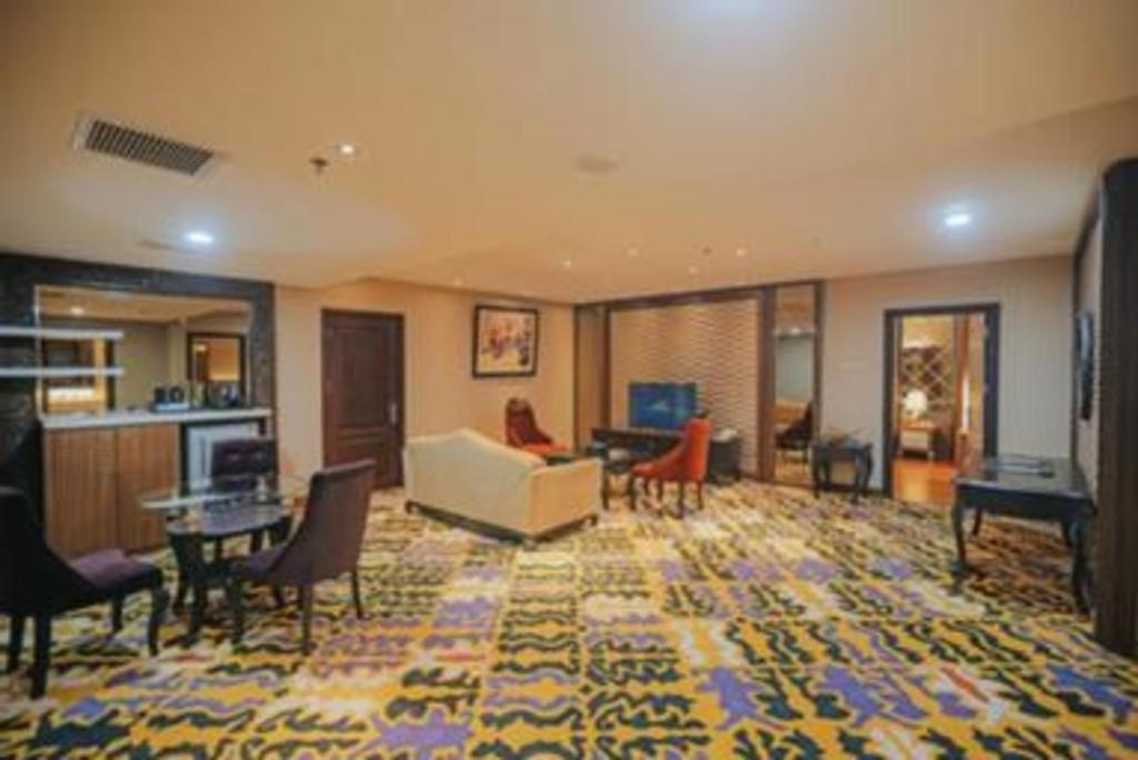 Grand Qin Hotel Banjarbaru Esterno foto