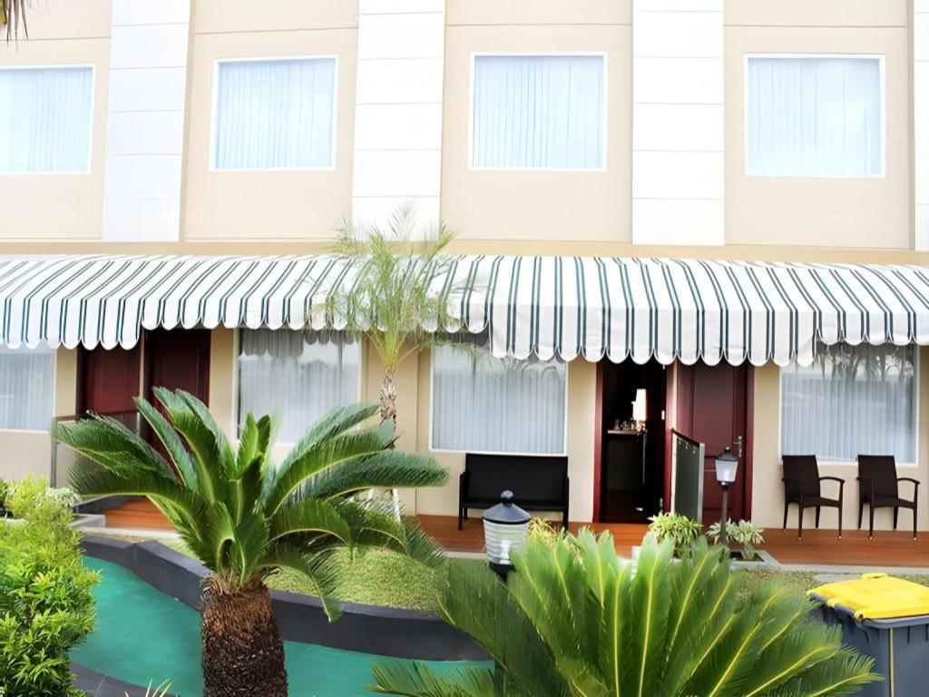 Grand Qin Hotel Banjarbaru Esterno foto