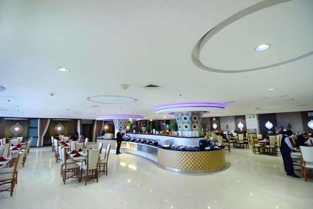 Grand Qin Hotel Banjarbaru Esterno foto
