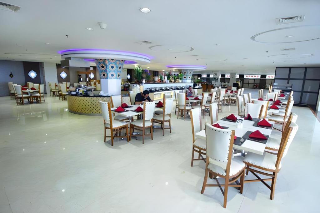 Grand Qin Hotel Banjarbaru Esterno foto