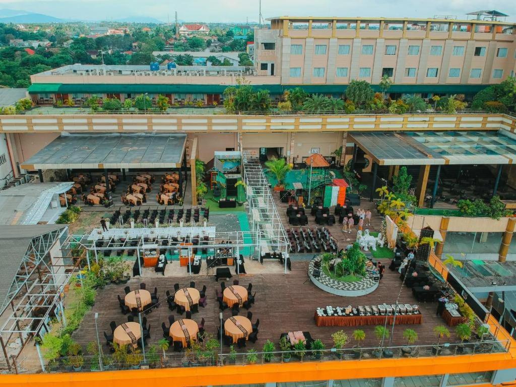 Grand Qin Hotel Banjarbaru Esterno foto