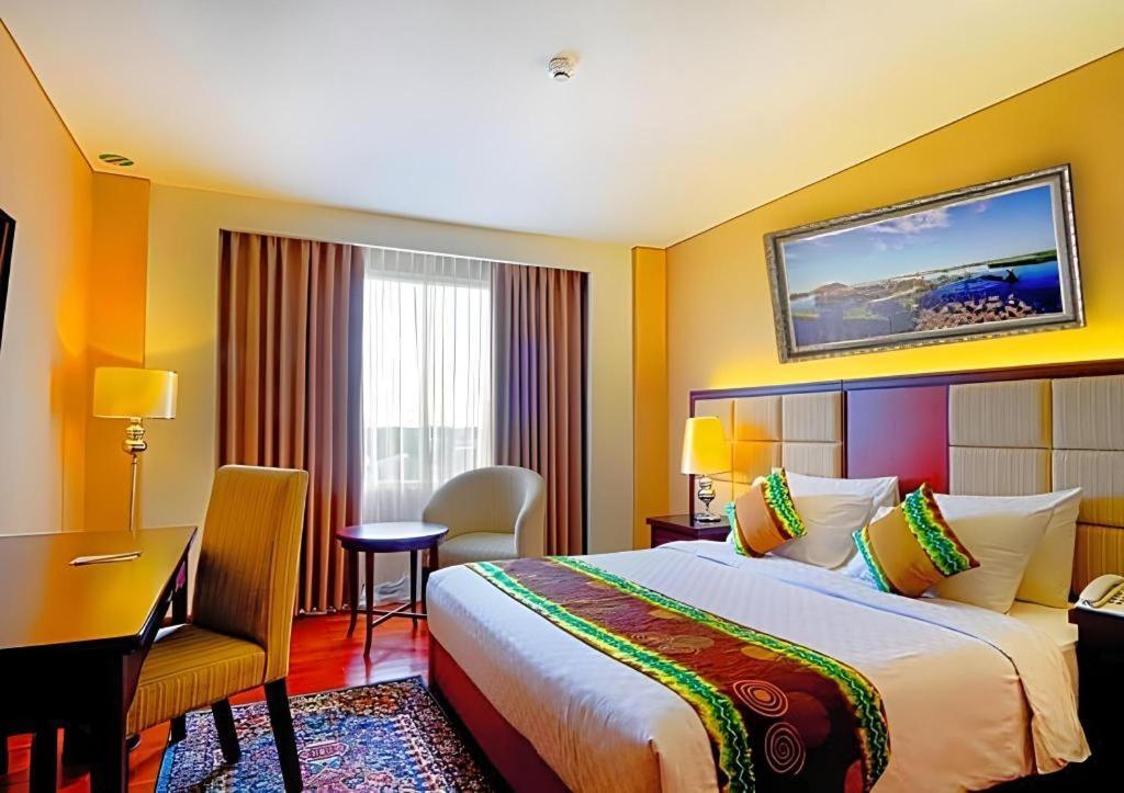 Grand Qin Hotel Banjarbaru Esterno foto