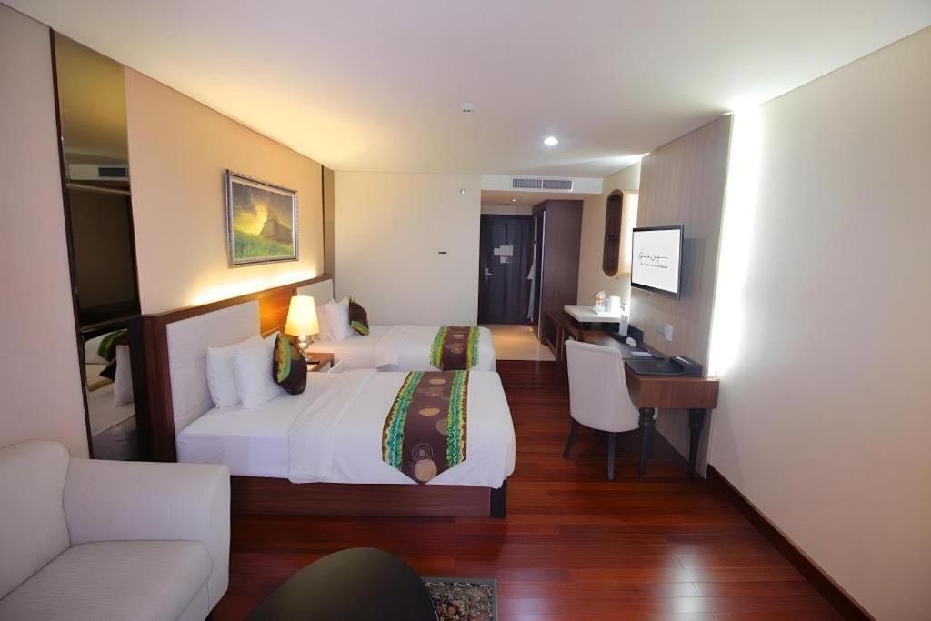 Grand Qin Hotel Banjarbaru Esterno foto