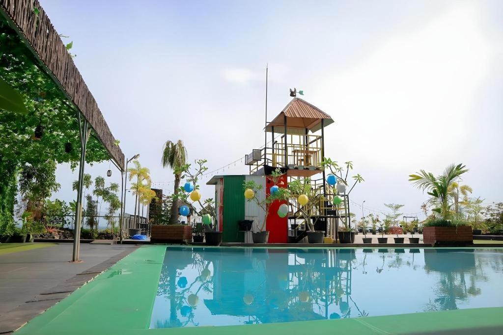 Grand Qin Hotel Banjarbaru Esterno foto