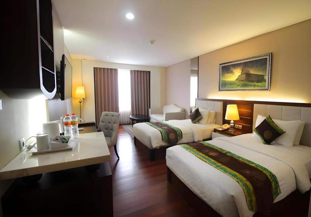 Grand Qin Hotel Banjarbaru Esterno foto