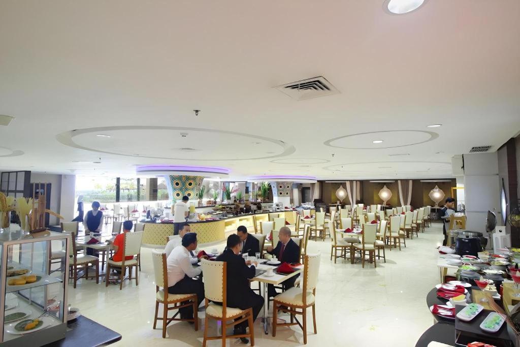 Grand Qin Hotel Banjarbaru Esterno foto